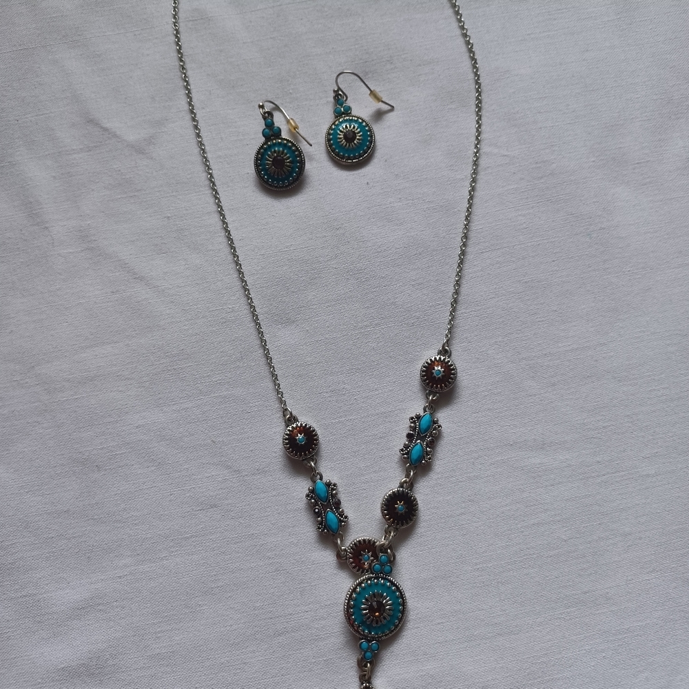 Necklace and pierced earrings in a American Indian style colors blue and brown.